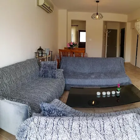 Julia's Townhouse-new Atlantis Court Universal * Paphos