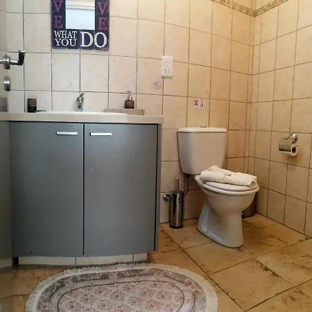 Julia's Townhouse-new Atlantis Court Universal Apartment Paphos